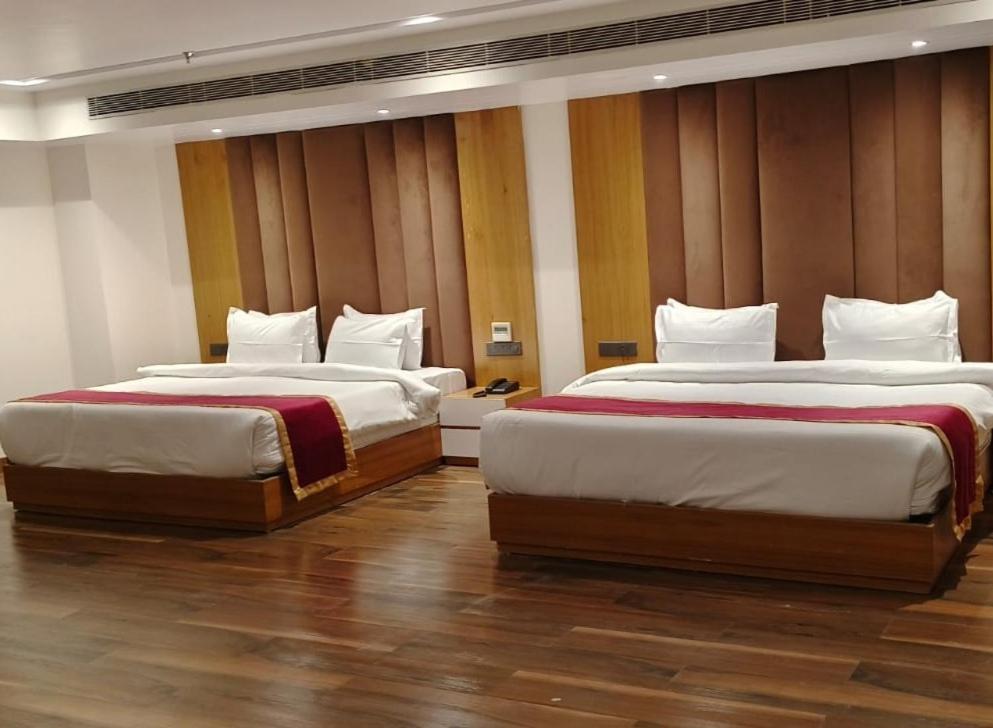 Hotel Elara Dehradun Exterior photo